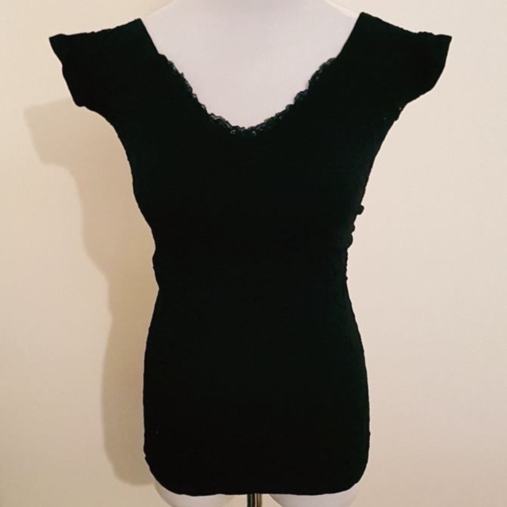 NWOT Guess Black Stretchy Top with Floral Pattern | Extra Small - Small